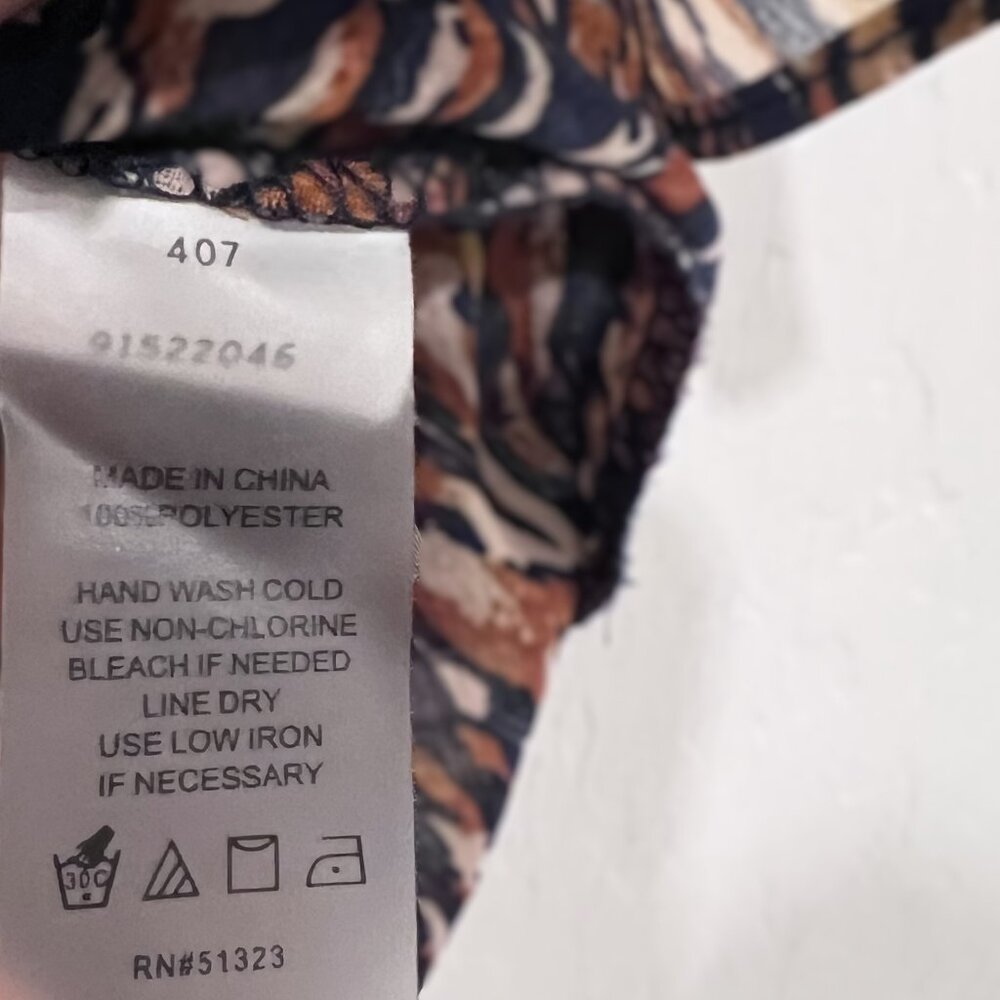Vince Camuto Blouse Flutter Sleeves XS Navy Rust Gold Metallic - Picture 7 of 7